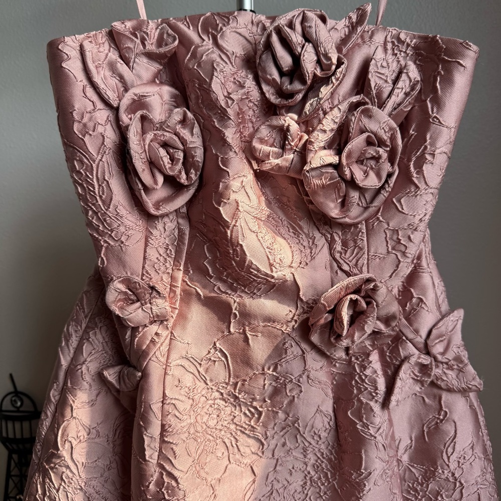 NWT Muse by Marchesa Petal Floral Jacquard Strapless Neck Applique Dress Sz 2 - Picture 3 of 10